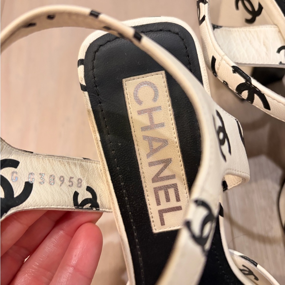CHANEL CC Women's White and Black Platform Heels Rare 🔥 - Picture 12 of 13